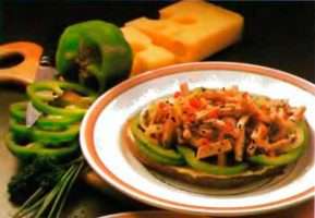 Бутерброд с перцем и колбасой