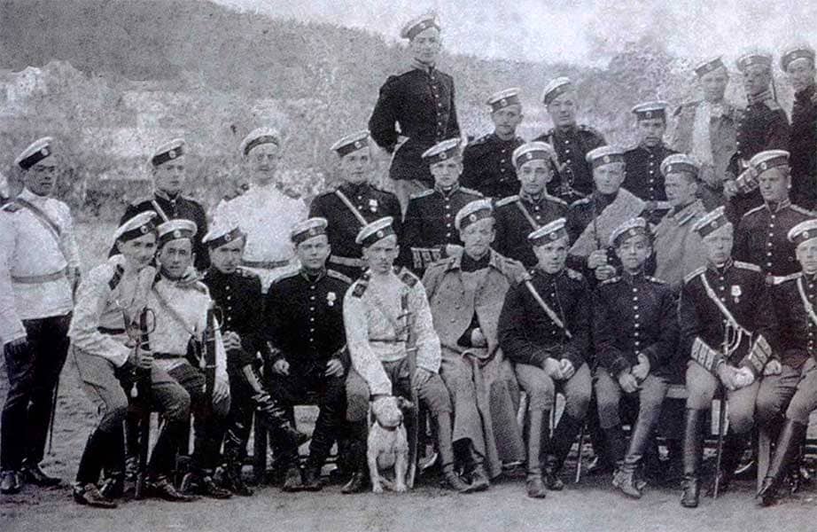 Принц Чакрабон и его сослуживцы по Пажескому корпусу. 10 августа 1902 года, Красное Село