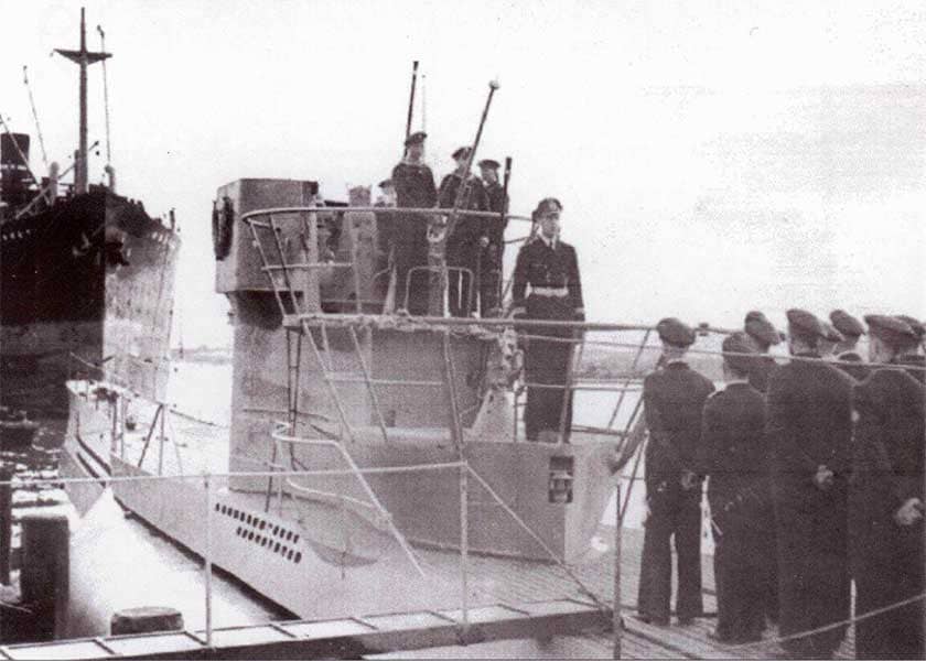 Церемония официального ввода в строй подводной лодки VII серии.