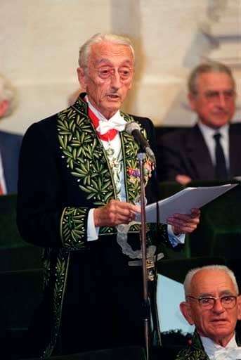 Кусто избран членом Французской академии, 1988 год