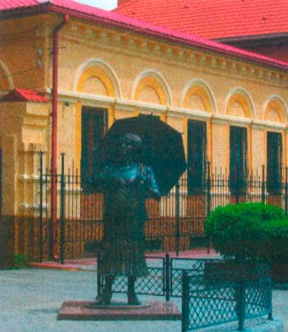 Памятник Раневской 